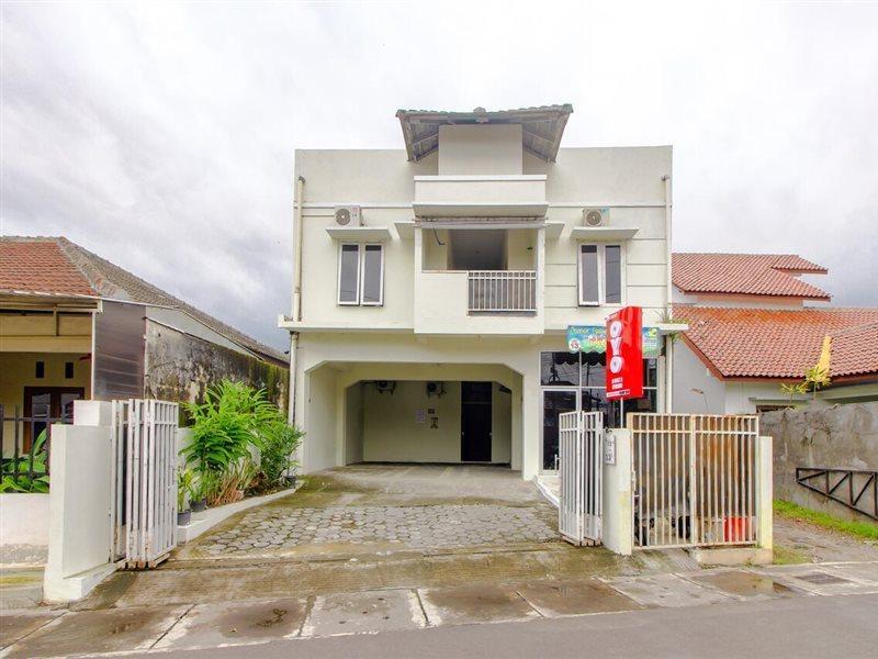 Hotel OYO 3083 D Kost 3 Syariah Yogyakarta Exterior foto
