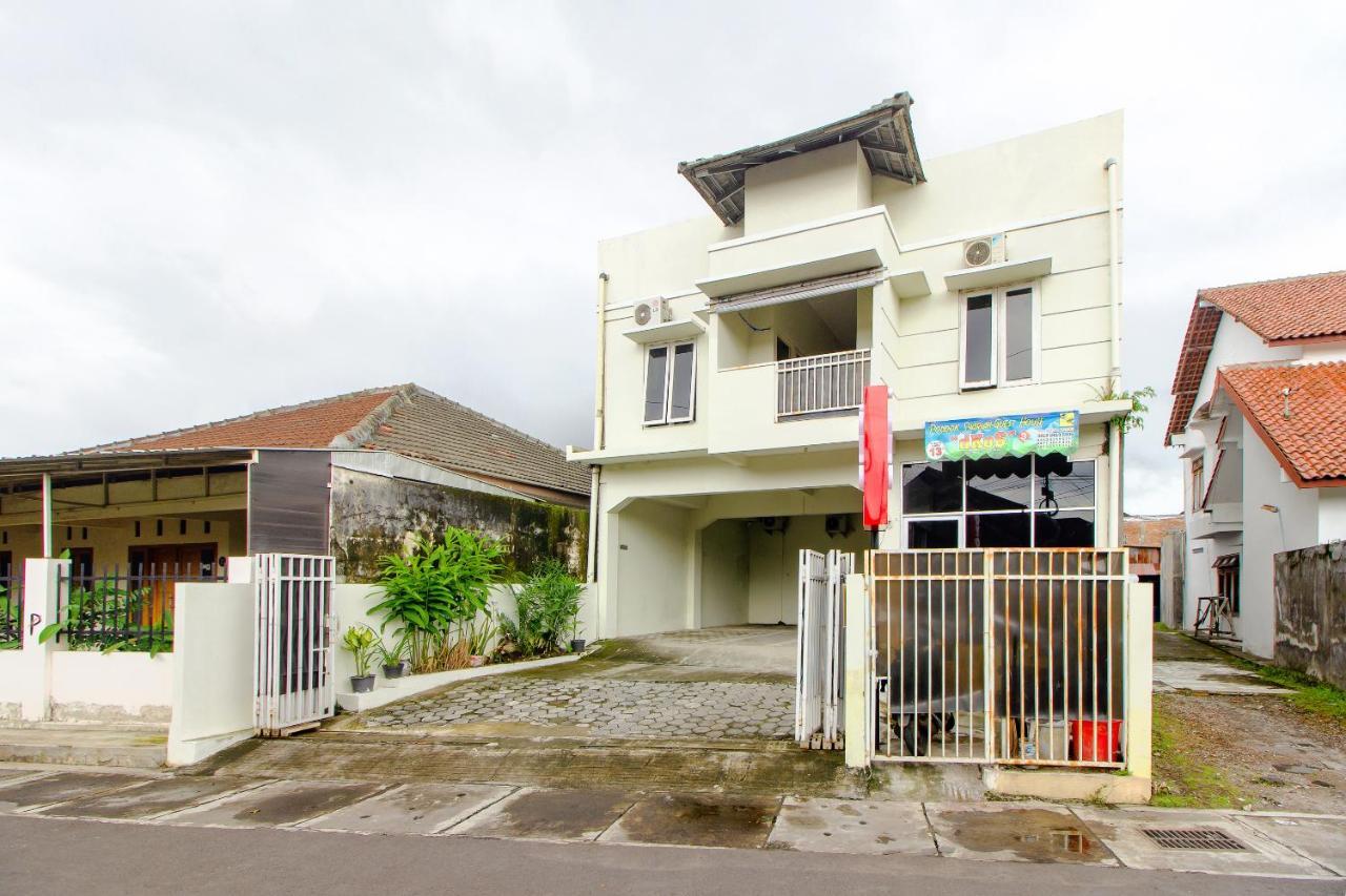 Hotel OYO 3083 D Kost 3 Syariah Yogyakarta Exterior foto