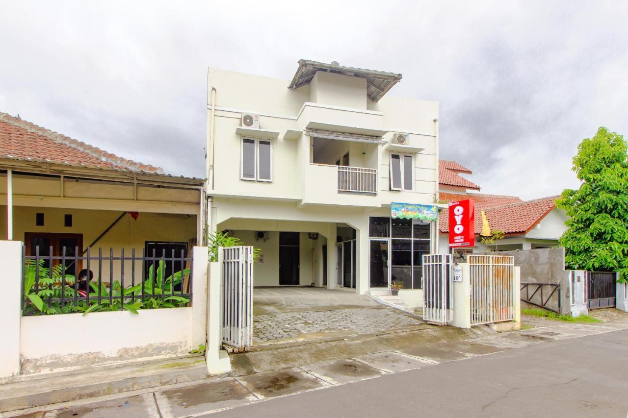 Hotel OYO 3083 D Kost 3 Syariah Yogyakarta Exterior foto